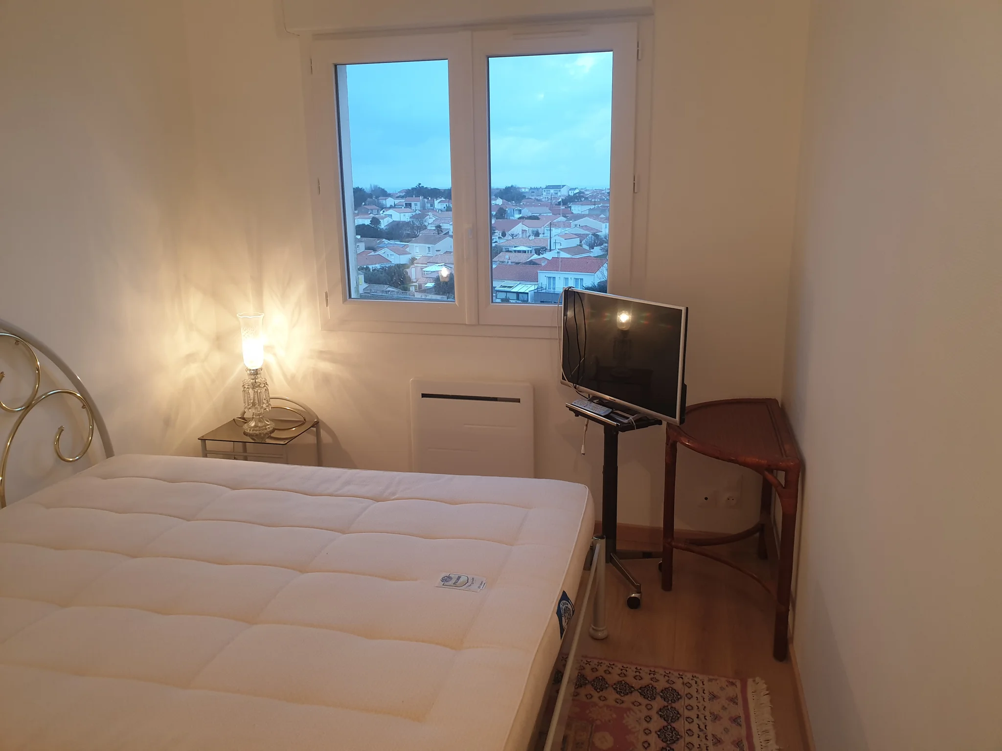 Chambre rénovée par ALLO JEREM après travaux d'aménagement intérieur