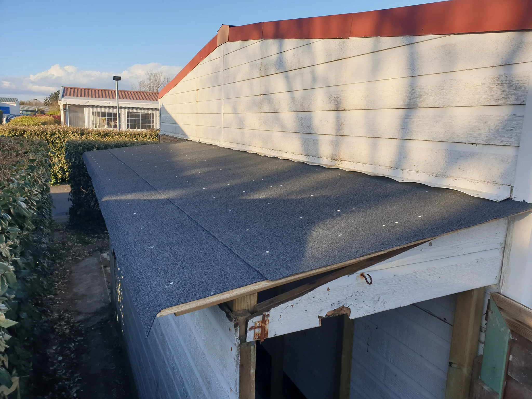 Abri sur mesure terminé avec sa couverture neuve