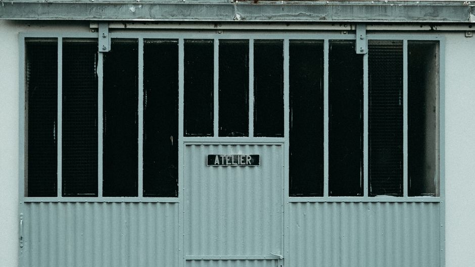 Façade d'un atelier de réparation